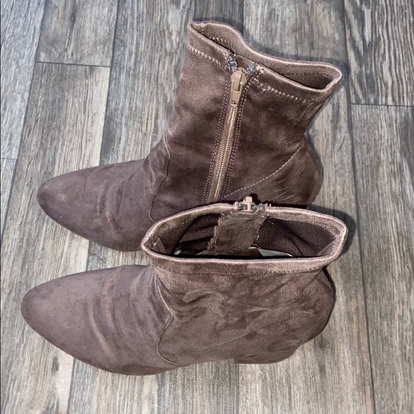 Steve Madden “Revolution” booties in gray - Picture 3 of 5